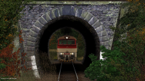 754 082-0 vjíždí do tunelu